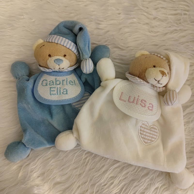Orsetto Doudou con Bavaglina in Tela Aida Personalizzato con Nome - Colori Vari - Fili e Stelle