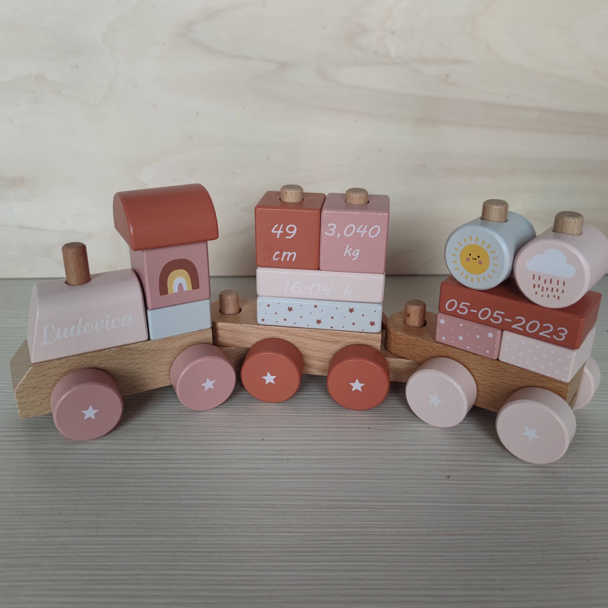 Trenino Legno Sunset Col. Rosa Personalizzato con Dati Nascita - Fili e Stelle